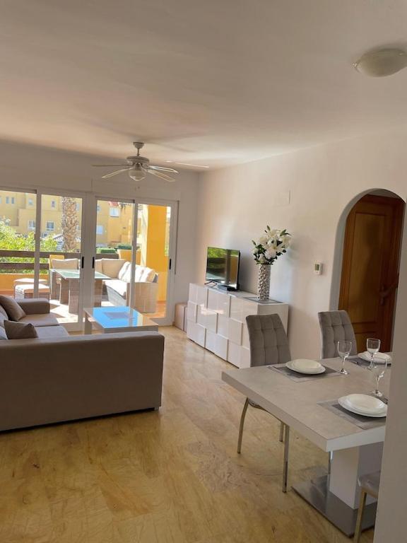 A Stunning 2 Bedroom Apartment 5 Min Walk To The Beautiful Beaches Of Vera Playa Playas de Vera Exterior foto